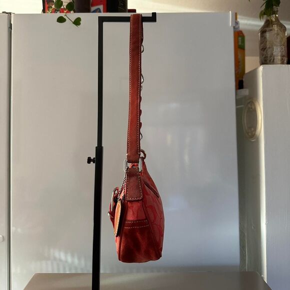 Coach Vintage Cherry Red Signature Hampton Buckle Demi Hand Purse/Shoulder Bag - Picture 3 of 8